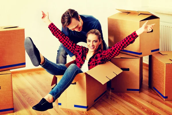 Happy couple having fun in new home — Stock Photo, Image