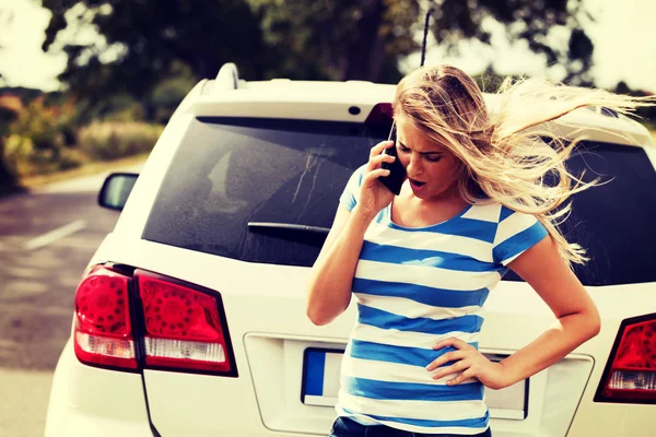 Mujer joven pidiendo ayuda —  Fotos de Stock