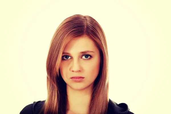 Retrato de mulher adolescente com rosto sério — Fotografia de Stock