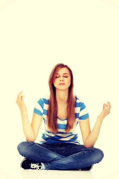 Teenage woman meditation on the floor — Stock Photo, Image