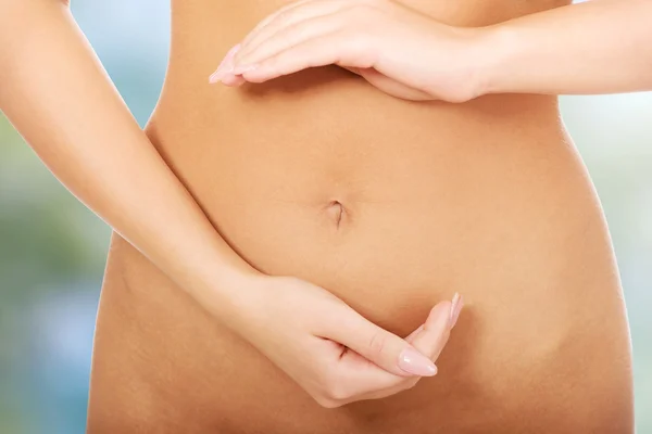 Woman cares about her belly. — Stock Photo, Image