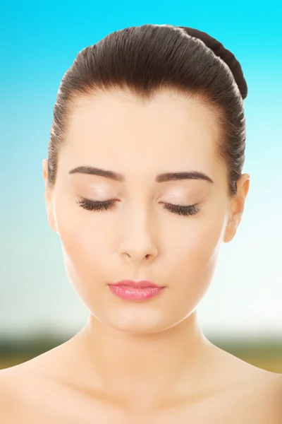 Mulher com maquiagem e olhos fechados . — Fotografia de Stock