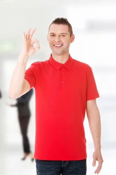 Gelukkig man met perfecte hand teken — Stockfoto