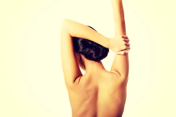 Mujer desnuda estirando los brazos por encima de la cabeza — Foto de Stock