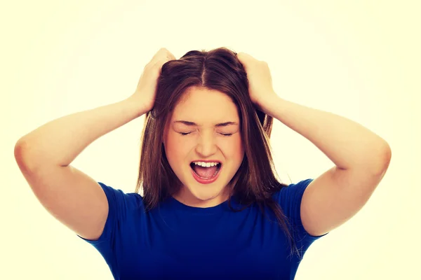 Frustrierte junge Frau schreit. — Stockfoto