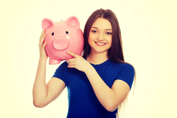 Adolescente mujer holding piggybank . —  Fotos de Stock