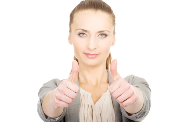 Mujer de negocios sonriente con pulgares arriba . —  Fotos de Stock