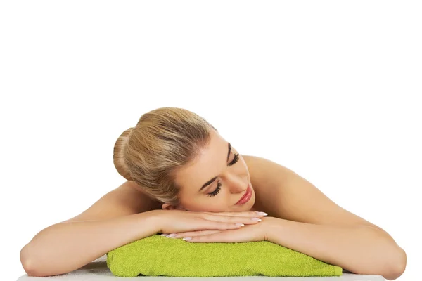 Young relaxed woman in spa. — Stock Photo, Image