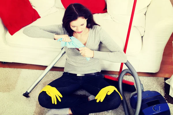 Upset woman during house cleaning. — Stock Photo, Image