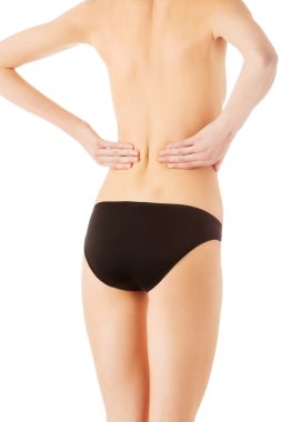 Onu geri beyaz arka plan üzerinde tutan genç kız.