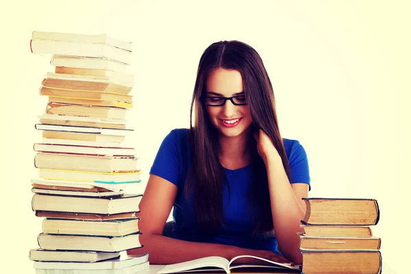 Mujer joven estudiante con libro . —  Fotos de Stock