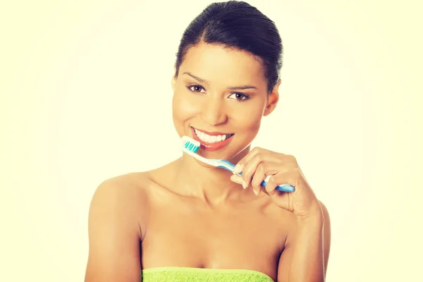 Vrouw met tandenborstel. — Stockfoto