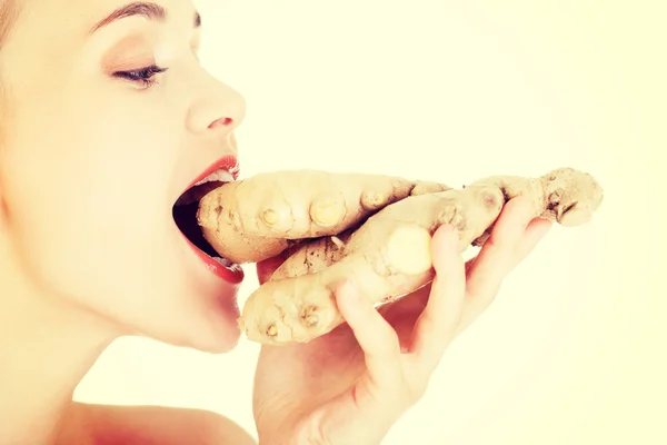 Beautiful woman with fresh ginger — Stock Photo, Image