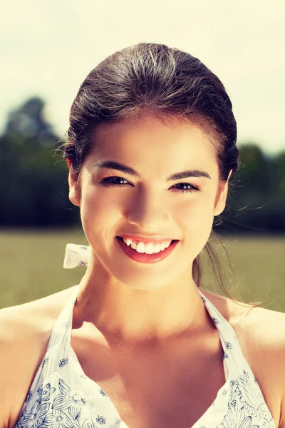 Adolescente chica al aire libre — Foto de Stock