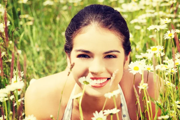 Adolescente chica al aire libre — Foto de Stock