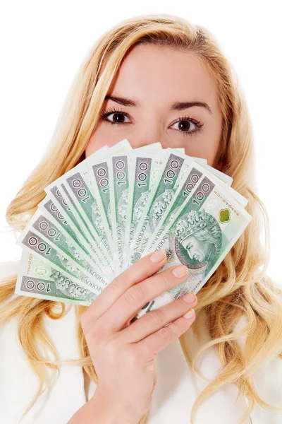 Atractiva joven dama sosteniendo dinero en efectivo y feliz sonriendo sobre fondo blanco. — Foto de Stock