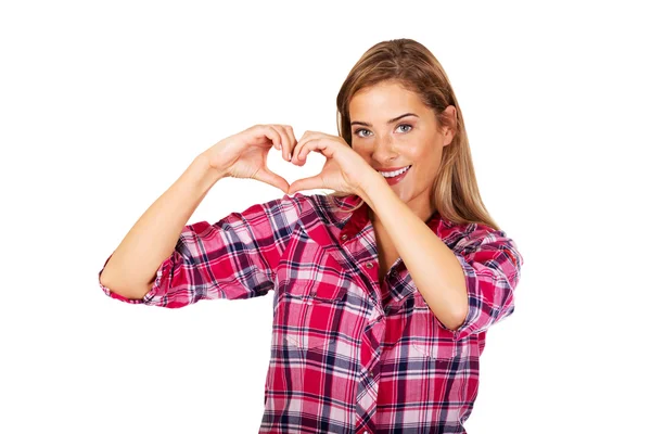 Jovem mulher fazendo um gesto de mão do coração — Fotografia de Stock
