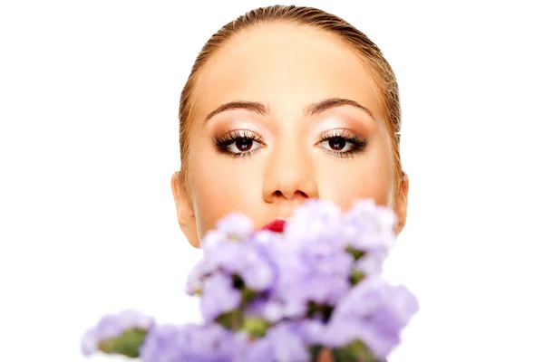 Sensual young spa woman holding flower. — Stock Photo, Image