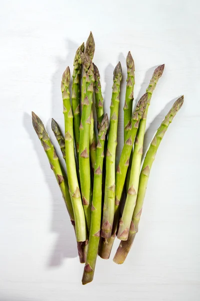 Green asparagus on the table — Stock Photo, Image