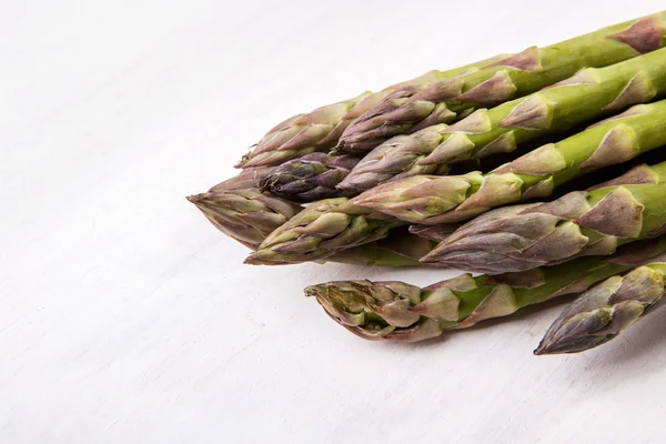 Green asparagus on the table — Stock Photo, Image