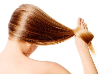 El ele tutuşarak. Beyazda izole edilmiş.