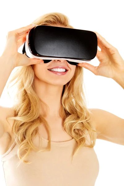 Happy woman wearing virtual reality goggles — Stock Photo, Image