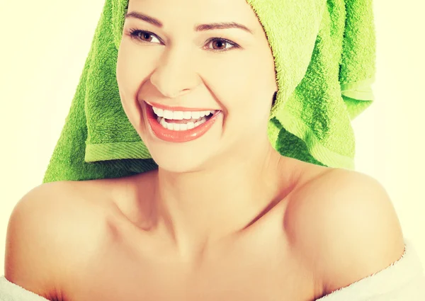 Schöne Wellness-Frau im Bademantel. — Stockfoto