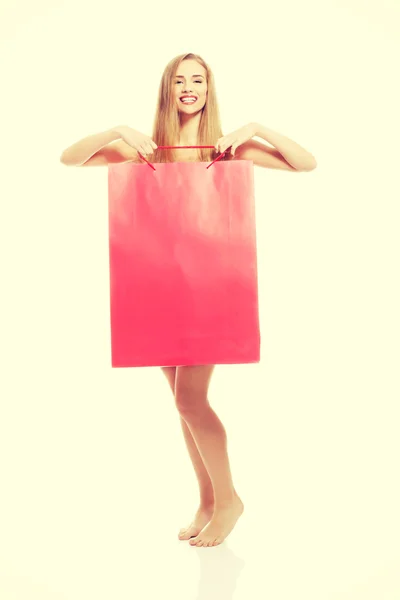 Naked caucasian woman holding shopping bag. — Stock Photo, Image
