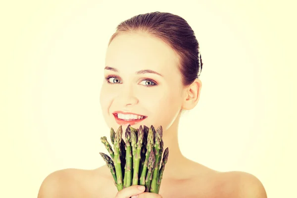 Donna con asparagi — Foto Stock