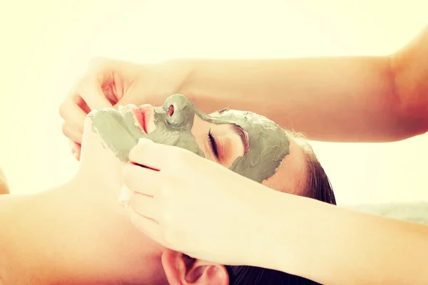 Tratamiento de belleza en el salón de spa . — Foto de Stock