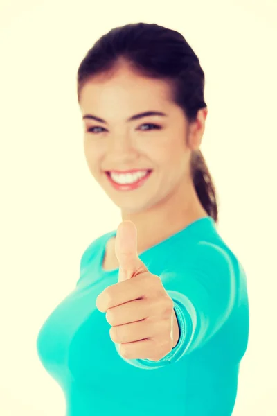 Adolescente donna gesticolando pollici in su — Foto Stock