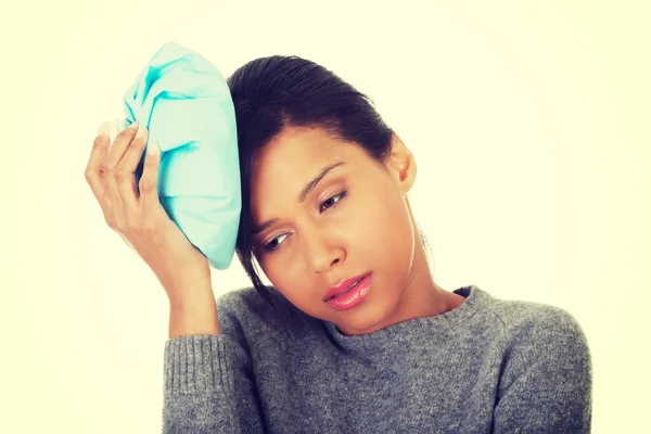 Vrouw met hoofdpijn. — Stockfoto