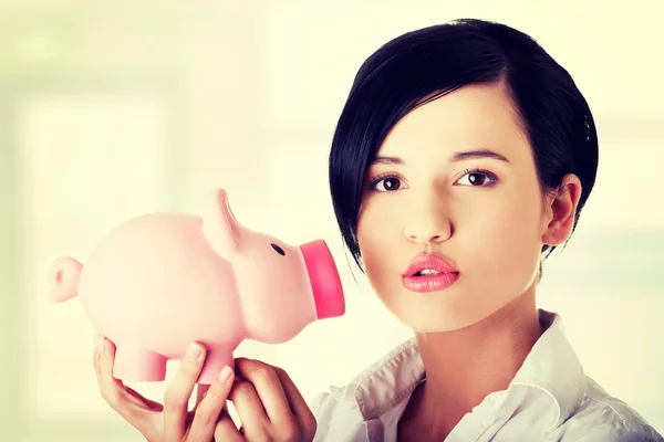 Glückliche Geschäftsfrau mit ihren Ersparnissen — Stockfoto