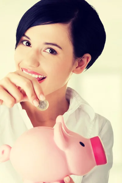 Boldog üzleti nő őt megtakarítás — Stock Fotó