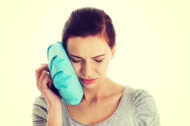 diş ağrısı olan genç casual kadın.