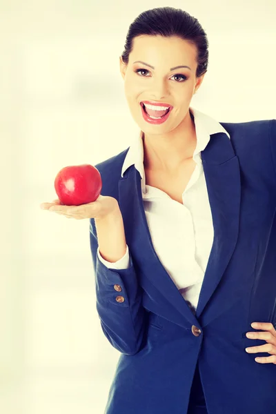 Attraktive Geschäftsfrau mit rotem Apfel — Stockfoto
