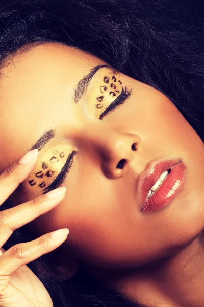 Zamknąć na makijaż piękny Tygrys. — Zdjęcie stockowe