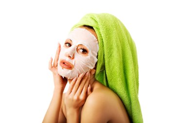 yüz maskesi ile Kafkas kadın