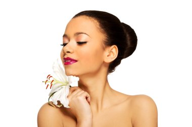 Güzellik yüz kadının lily çiçek.