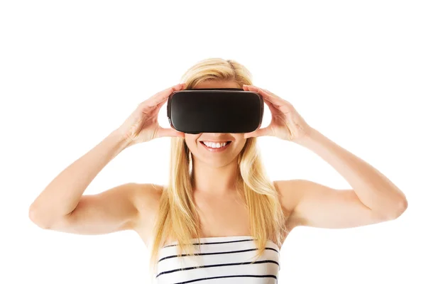 Girl wearing virtual reality goggles isolated on white. — Stock Photo, Image