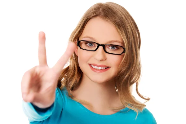 Happy teenager showing victory sign — Stock Photo, Image