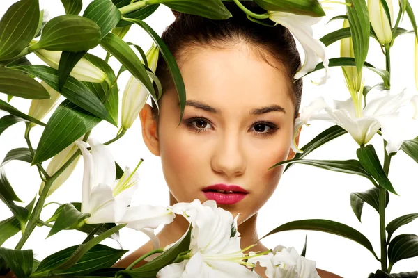 Beauty face of a woman with flowers. — Stock Photo, Image