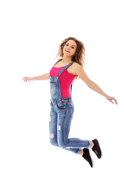 Giovane donna bionda felice saltando — Foto Stock