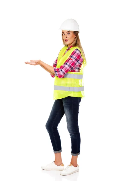 Female builder shows something in hands — Stock Photo, Image