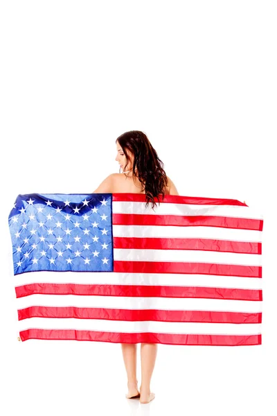 Schöne brünette Frau in amerikanische Flagge gehüllt. — Stockfoto