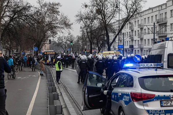 13 décembre 2020 - Varsovie, Pologne - Manifestations anti-gouvernementales dans les rues de la capitale — Photo