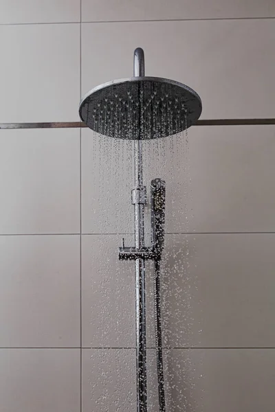 Douche als badkamer apparatuur — Stockfoto