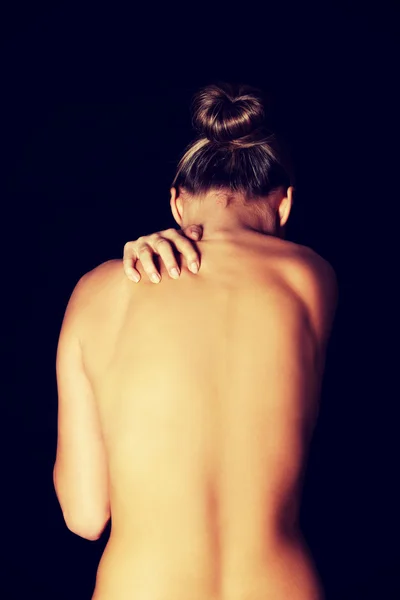 Naakt, topless vrouw, haar nek krassen. — Stockfoto