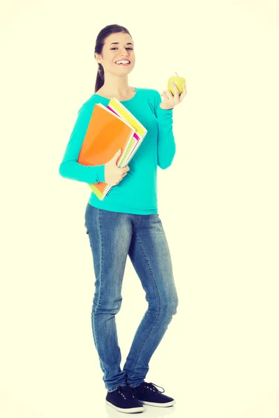 Belle jeune étudiante avec des dossiers et de la pomme . — Photo