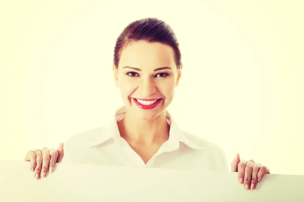 Beautiful young business woman holding copy space. — Stock Photo, Image